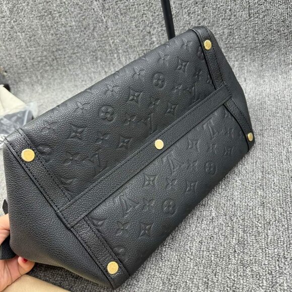 100%  Authentic Louis Vuitton Marais MM Empreinte Shoulder Bag - Picture 7 of 11